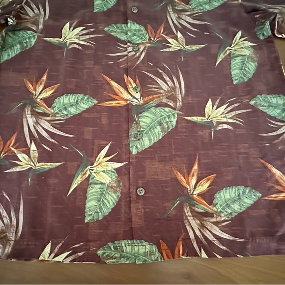 Tommy Bahama size medium Hawaiian print. Silk fabric. Great feel shirt! - Picture 3 of 5